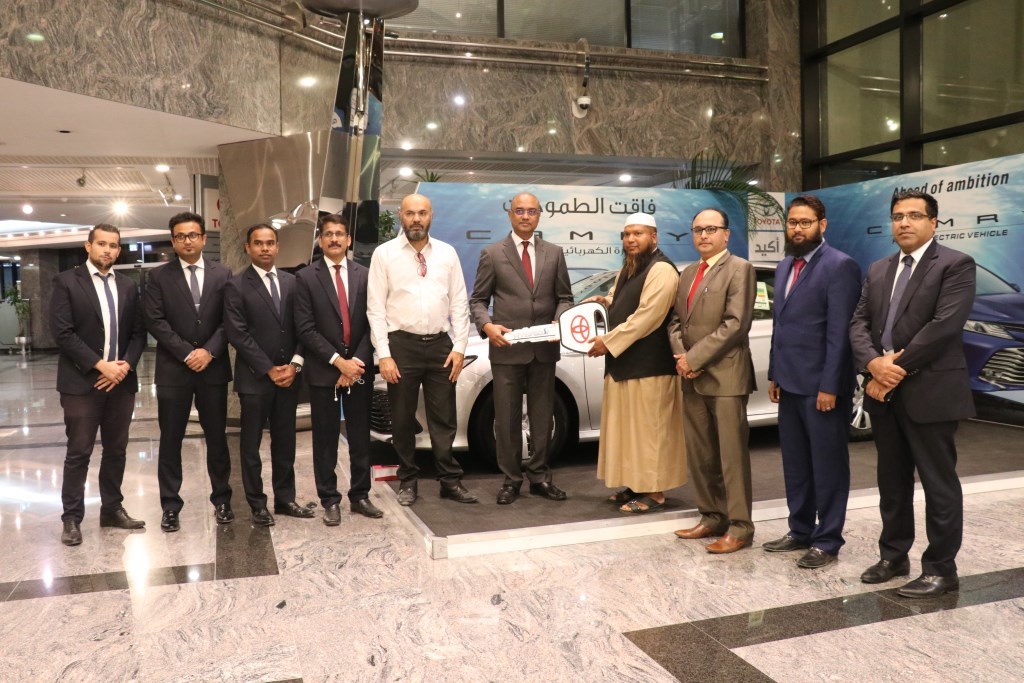 AAB delivers 5 Toyota Camry HEV units to limousine firm