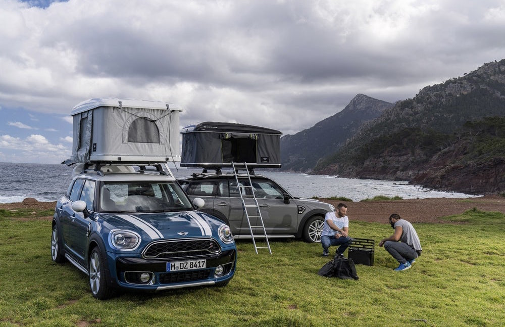 A little home on top of a Mini Cooper