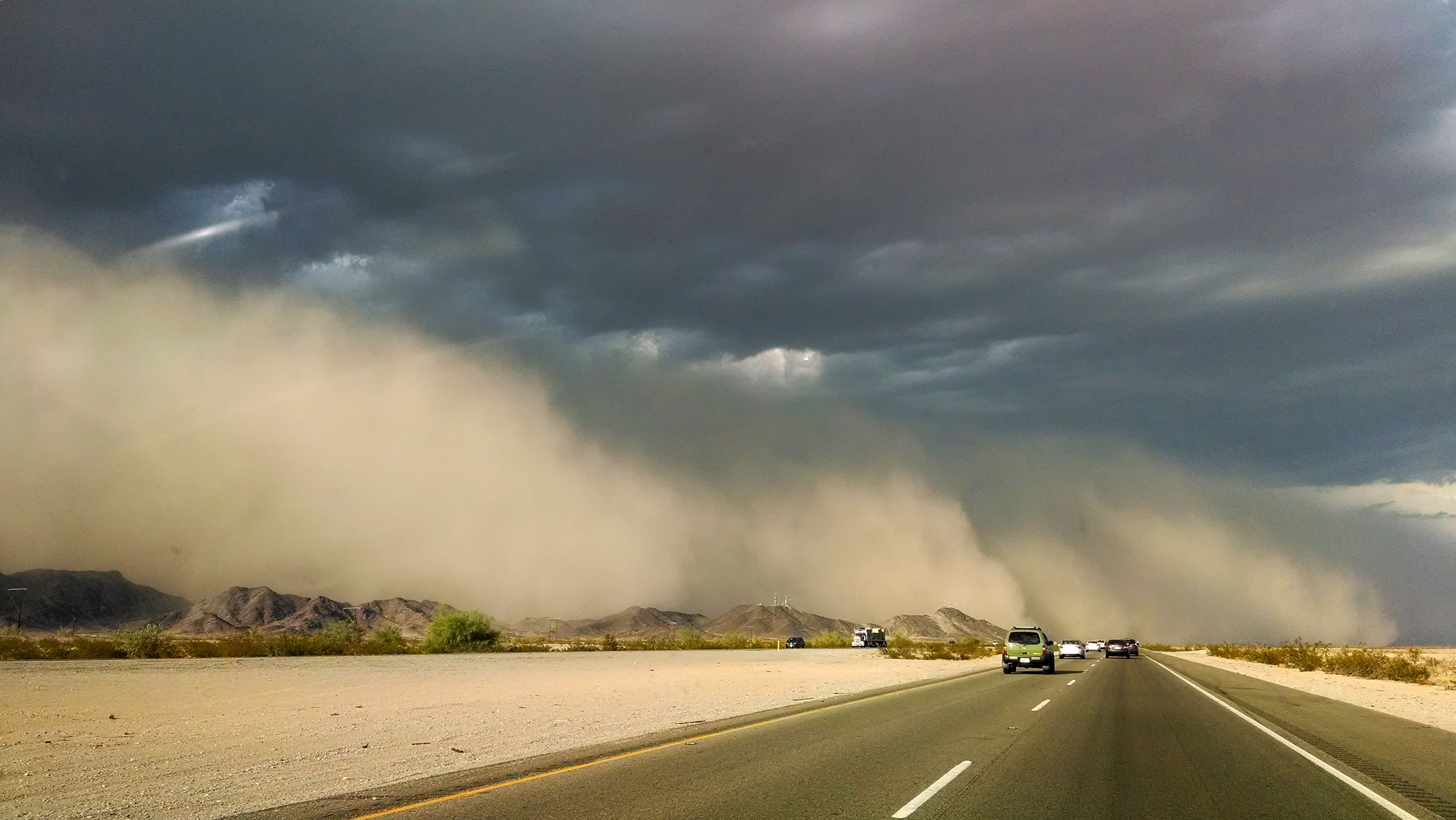 Do not be afraid from driving during dust storm!