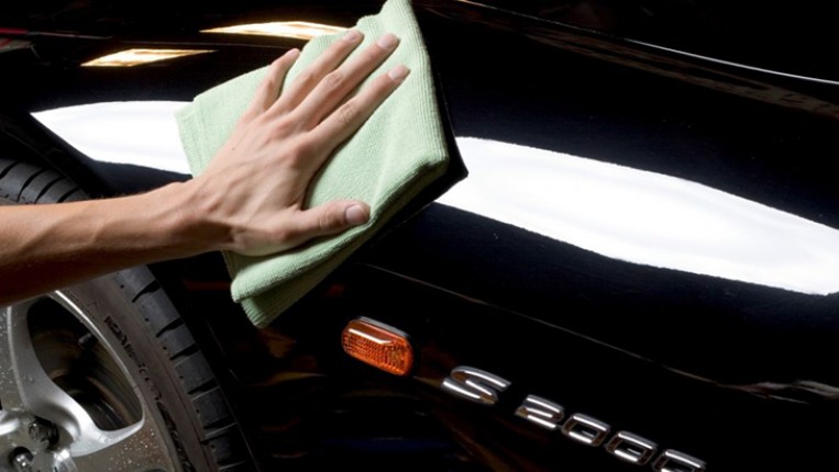 Clean your black car following simple steps