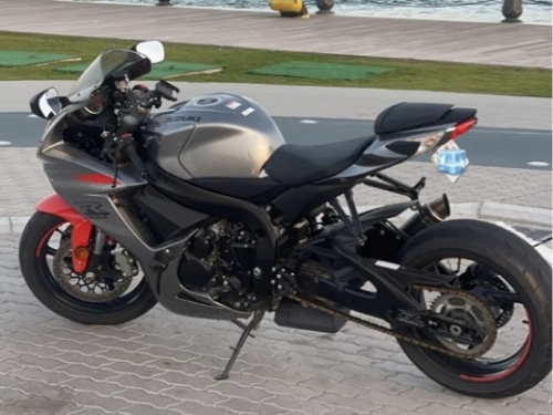 Suzuki GSR 750   2021