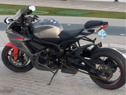 Suzuki GSR 750  