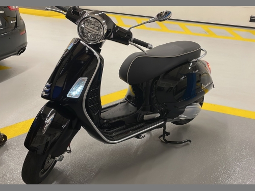 Vespa  300 GTS   2021