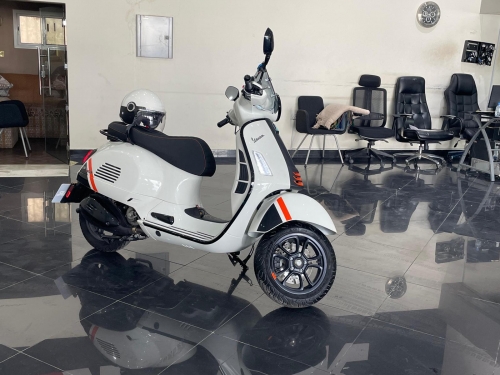 Vespa  300 GTS   2023