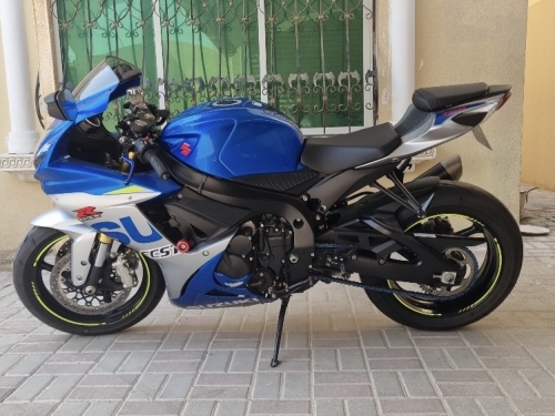 سوزوكي جي اس اكس ار 750  