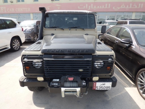 Land Rover Defender 