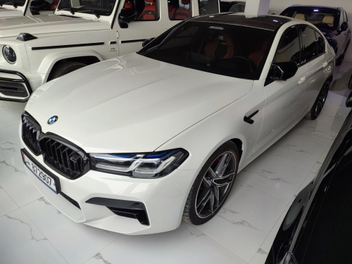 BMW M-Series 5. 2021