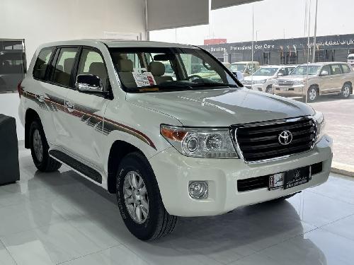 Toyota Land Cruiser GXR v8