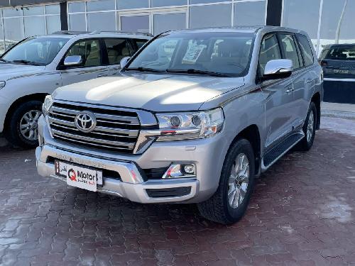 Toyota Land Cruiser GXR v8