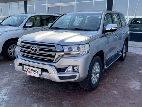 Toyota Land Cruiser GXR v8