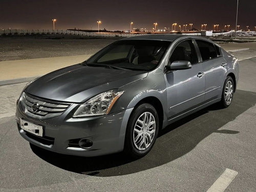 Nissan Altima  2011