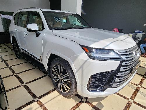 Lexus LX 600