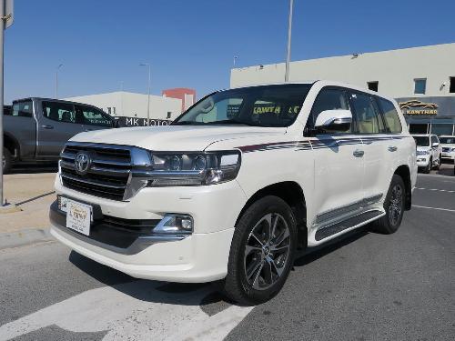 Toyota Land Cruiser GXR white edition V8