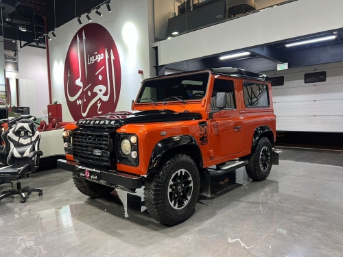 Land Rover Defender 