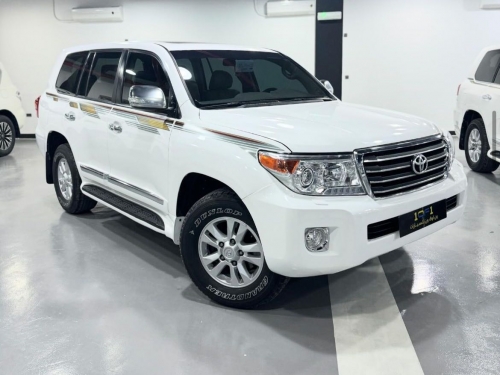 Toyota Land Cruiser GXR v8