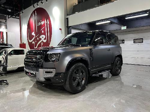 لاند روفر Defender ١١٠ اتش اس اي 