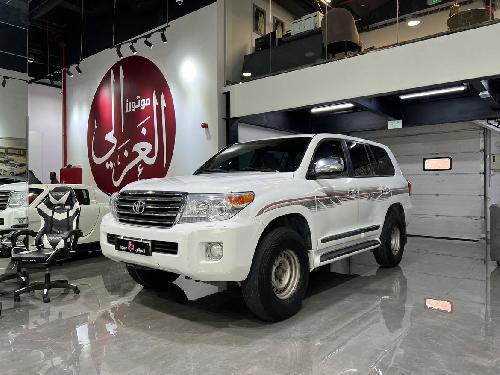 تويوتا لاند كروزر جي اكس ار v8