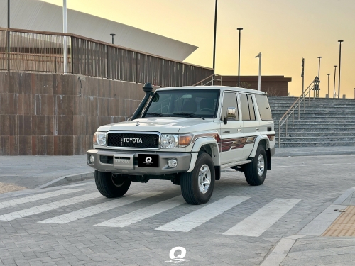 Toyota LX   2017