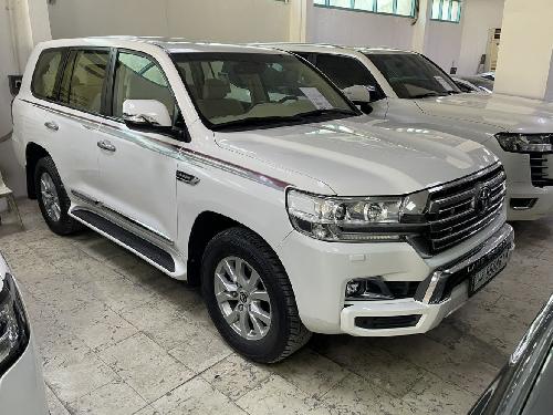 Toyota Land Cruiser GXR v8