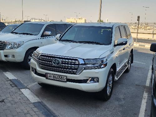 تويوتا لاند كروزر في اكس ار