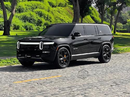 Rivian R1 S 