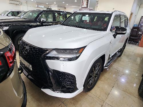 لكزس ال اكس 700 اتش 