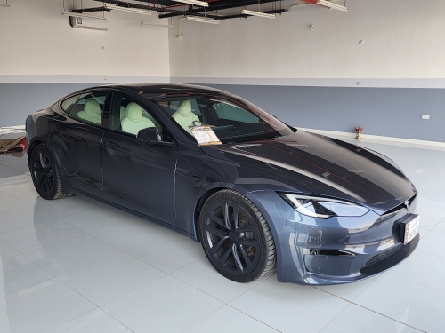 Tesla Model S... 2022