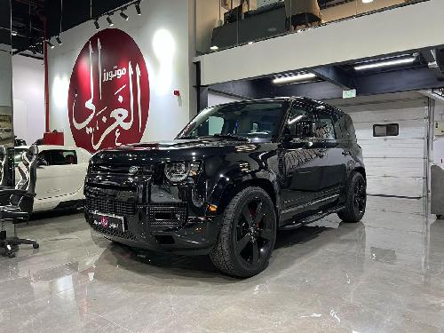 لاند روفر Defender ١١٠ اتش اس اي 