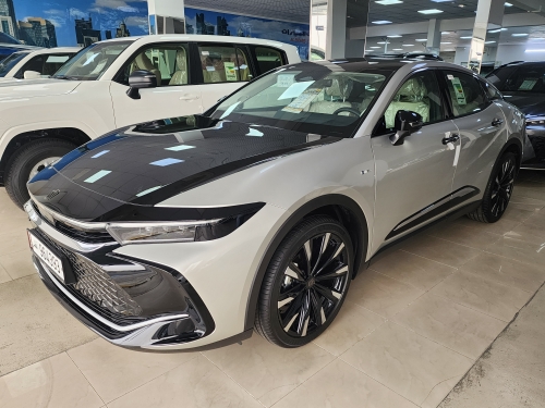 Toyota Crown... 2024