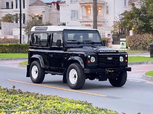 Land Rover Defender 