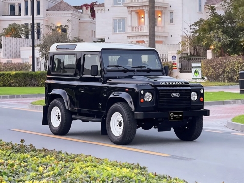 لاند روفر Defender 