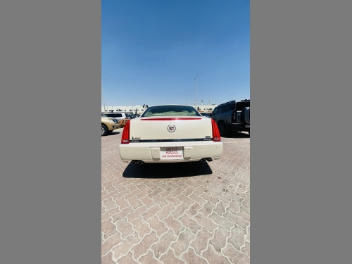 Cadillac DTS Standard