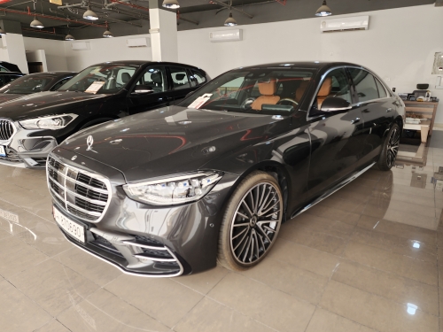 Mercedes-Benz... 2022